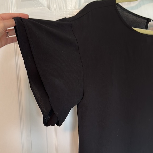 Black flowy sleeve blouse - Picture 2 of 3
